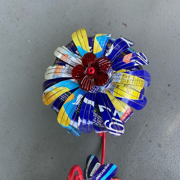 Hummingbird feeder - Picture 6 of 6